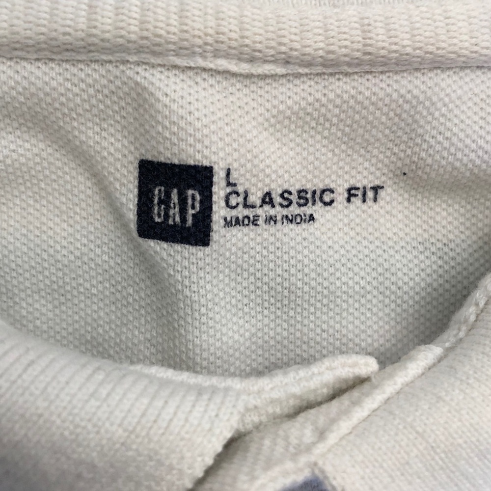 GAP stripped tee. - Picture 2 of 3